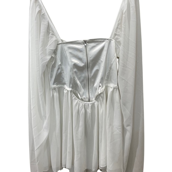 White costume dress, satin bodice and billowy sleeves. Cut out in the back. XL - Picture 6 of 6